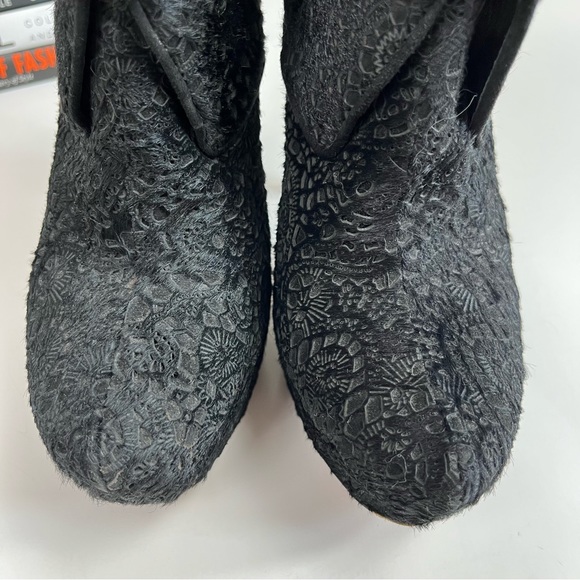 Alaia Boots Laser Cut Pony Hair Booties - Picture 6 of 14